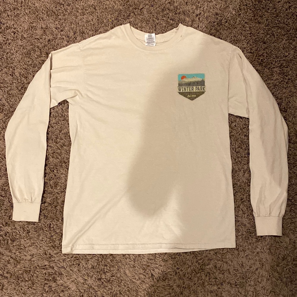 Winter Park Cream Long Sleeve Shirt. Gildan Adult Medium.